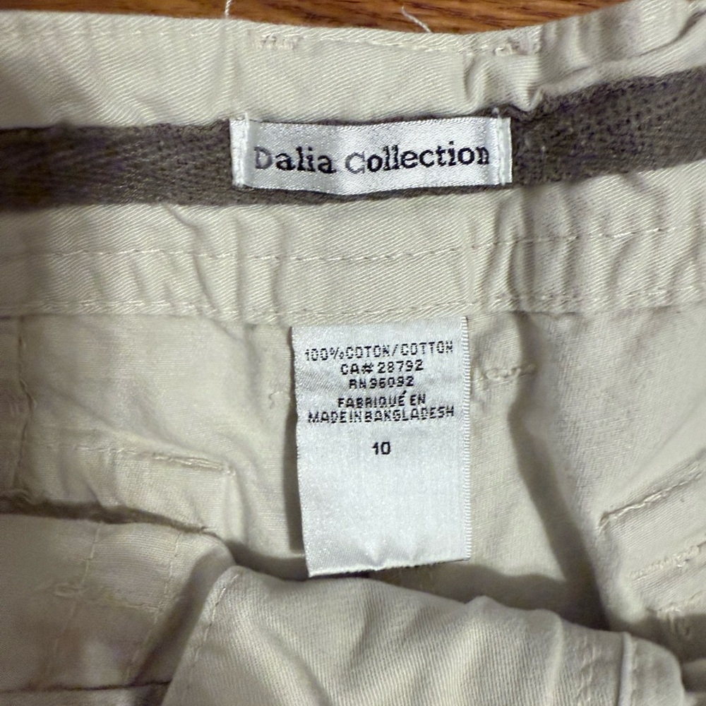 *Dalia Collection Women's Casual Beige Shorts - Size 10 - Picture 5 of 5